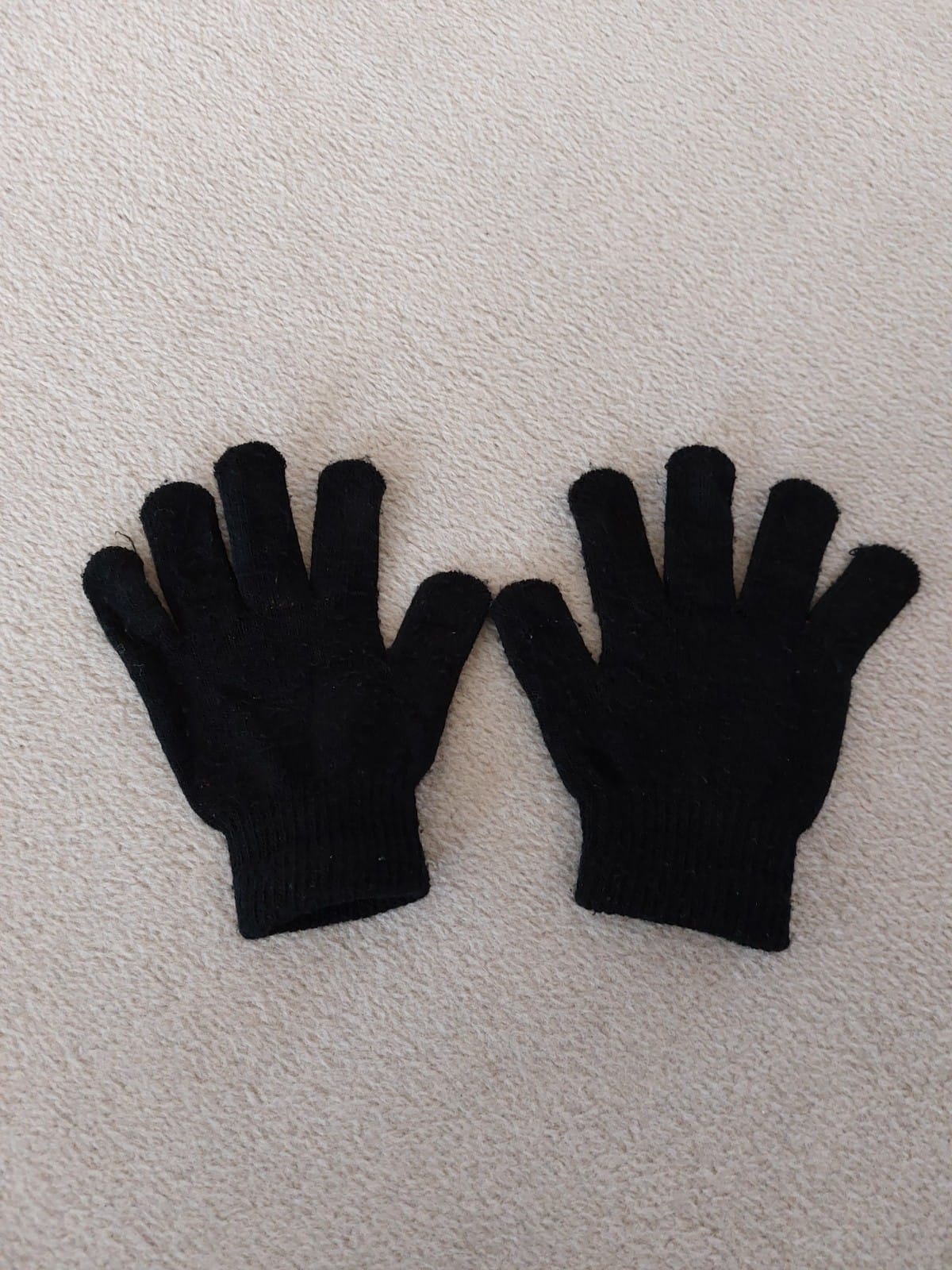 Black gloves (other brands)